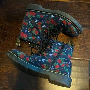 Doc Martens | Dr. floral rose 🌹 flower Boots Black | Size 2 | Grunge Boho
